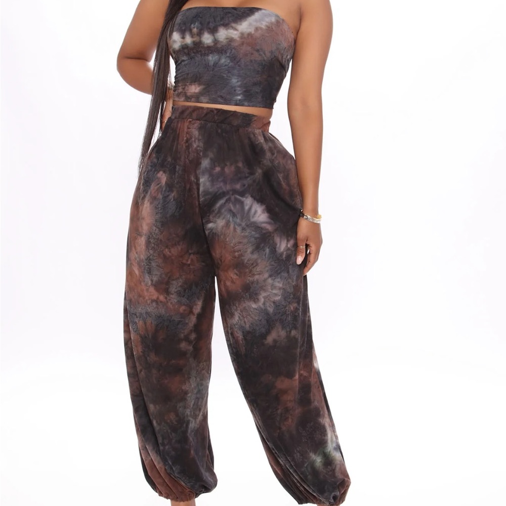 Tie-dye pant set. Never worn. Stretchy material. Size small.